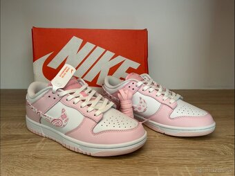 Nike Dunk Low “Pink Paisley” - 2