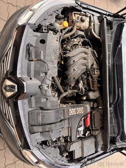 Renault megane sedan 2018 havarovany - 2