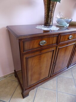 Komoda Angol - 2