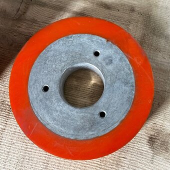 NOVÉ Prítlačné valčeky - Kolieska, demontované z rozmetadla - 2