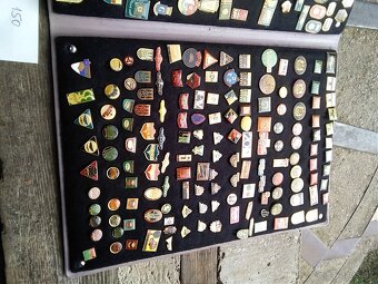 Odznaky cca 700kusov celok 100e - 2