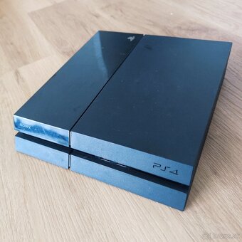 PlayStation 4 500GB + ovládač a hry - 2
