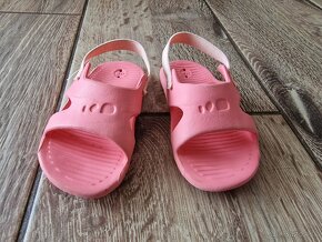 Dievčenské šľapky Decatlon veľ 21/22 - 2