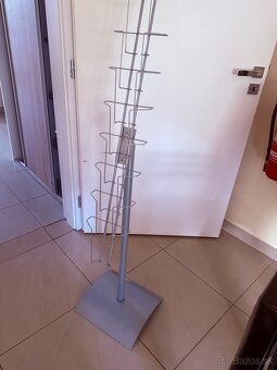 stojan na letáky - 2
