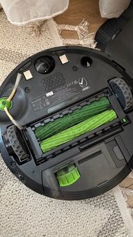Robotický vysávač iRobot Roomba i7+ - 2