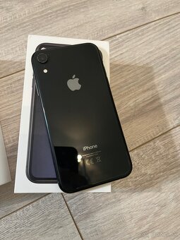 Predám iPhone XR - 2