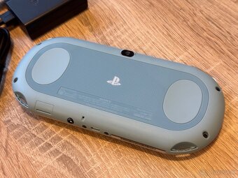 Playstation Vita slim light blue white + 8gb karta - 2