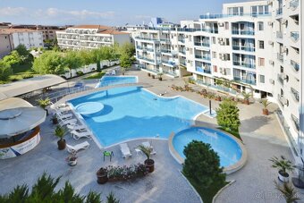 Prostorný apartmán 2kk s výhledem na bazén, jen350m od pláže - 2