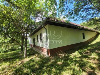 NA PREDAJ POZEMOK S HOSPODÁRSKOU BUDOVOU, 1550m2,... - 2