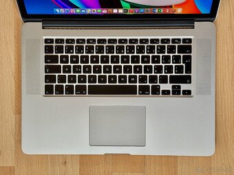 MacBook Pro 15" i7-2GHz,4j/8GB/256GB, NOVÁ BATÉRIA - 2