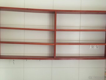 Zrkadlo 80 x 80 položené na kolajničkách na drevenej skrinke - 2