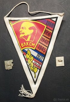 vlajka a odznaky komunistickej éry Sovietskeho zväzu - 2