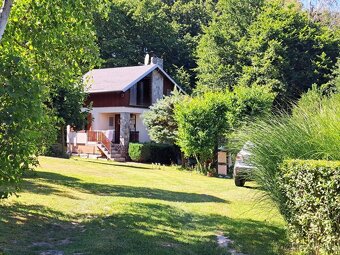 Predáme krásnu chatu s úžasným pozemkom 889m2 v Jelenci - 2