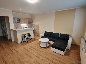 Garsónka s balkónom, Sihoť - 2