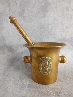 Starý mosazný mažiar s tloukem a erbem - 2