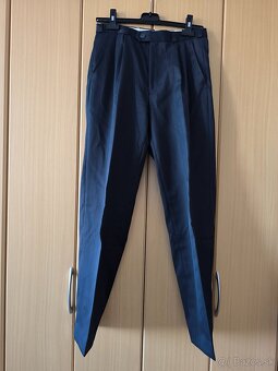 Pánsky tmavomodrý oblek. - 2