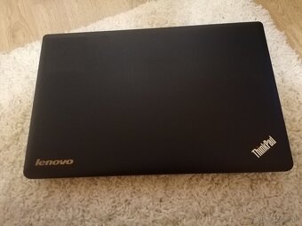 Predám 15,6" notebook Lenovo ThinkPad Edge E530c. - 2