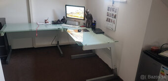 Predám Rohový Kancelárský Stôl. - 2