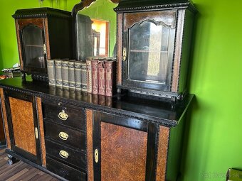 100-rocny nábytok do jedalne - 2