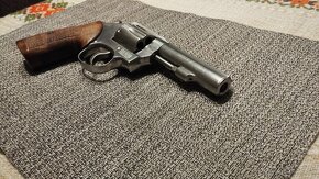 Predám revolver Smith&wesson mód. 64 - 2