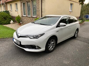 Toyota Auris 1.8i HYBRID, rok 12/2018, naj.92xxx km - 2