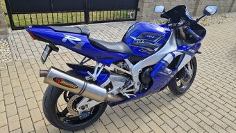 Yamaha R1 - 2