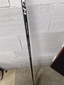 Nove hokejky Bauer, CCM - 2