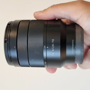 predám Sony Zeiss 24-70 f4 / fullframe / sklá 100% - 2