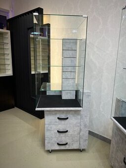 Predám zrenovované výstavné vitríny - 2