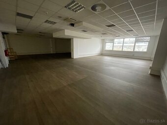 Prenájom 200m2 obchodných priestorov, prízemie Living centra - 2