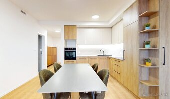 CENTRUM jedinečný 2 izb.byt s predzáhradkou 92 m2 - 2