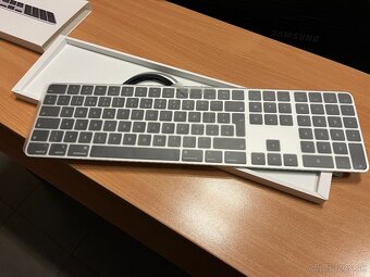 Apple Magic Keyboard s Touch ID a Numerickou klávesnicou - S - 2