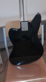Squier Jaguar Bass - 2