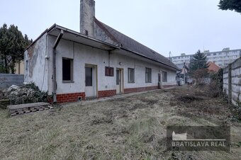 Hradská ul. (pri Estonskej ul.), pozemok so staršou budovou - 2
