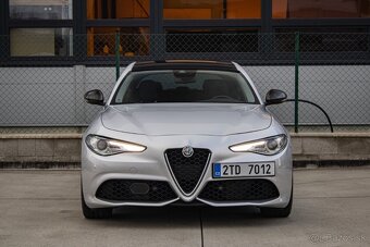 Alfa Romeo Giulia 2.0 Turbo Veloce AT AWD - AJ NA SPLÁTKY - 2