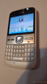 Nokia E5 top stav plus nabijacka - 2