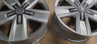Predám 4ks originál alu disky Vw Transporter T5-6-17" - 2
