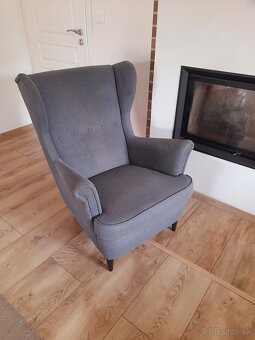 Ikea kreslo Strandmon a podnožník - 2