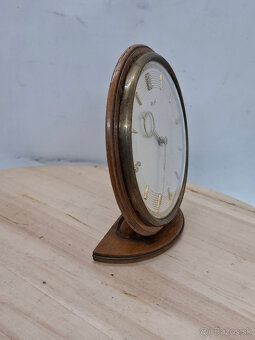 Predám funkčné stolové 8 dňové hodiny KIENZLE v dreve 35 € - 2