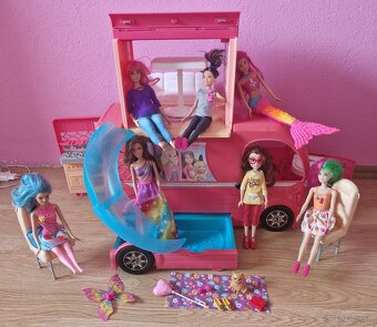 Obrovský Barbie karavan s bazénom a 7ks bábikami Barbie - 2