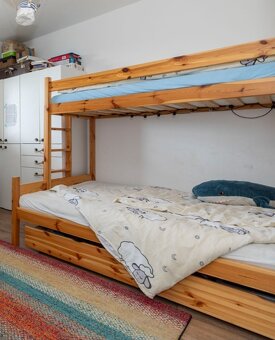 Poschodova trojpostel - 2