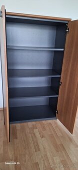 PREDAJ - masívna drevená skriňa - 2