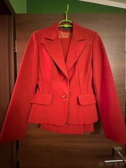 predám značkové dámske kostýmy pre managerku č.38 - 2