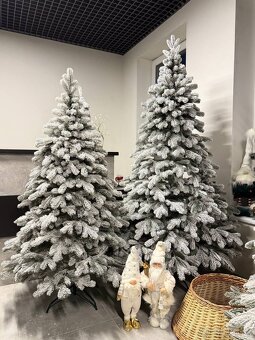 Umelý 3D vianočný stromček Prémiova Zasnežená - 2