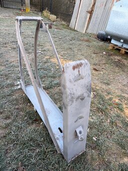 Stojan na rezervu Praga V3S - 2