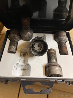 Bezpečnostné skrutky Mercedes - 2