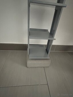 Pevný stabilný stojan na CD - 2