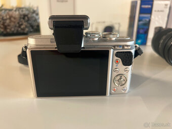 Olympus PEN E-PL8 - 2