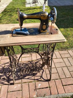 Šijací stroj Singer - 2