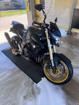 Suzuki GSR 750 - 2